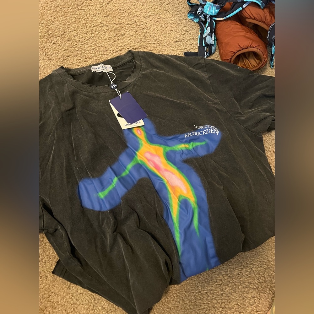 Graphic tee